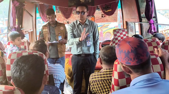  দৌলতদিয়ায় ঘাটে যাত্রী হয়রানির ঘটনায় মোবাইল কোর্টে ২জনের সাজা